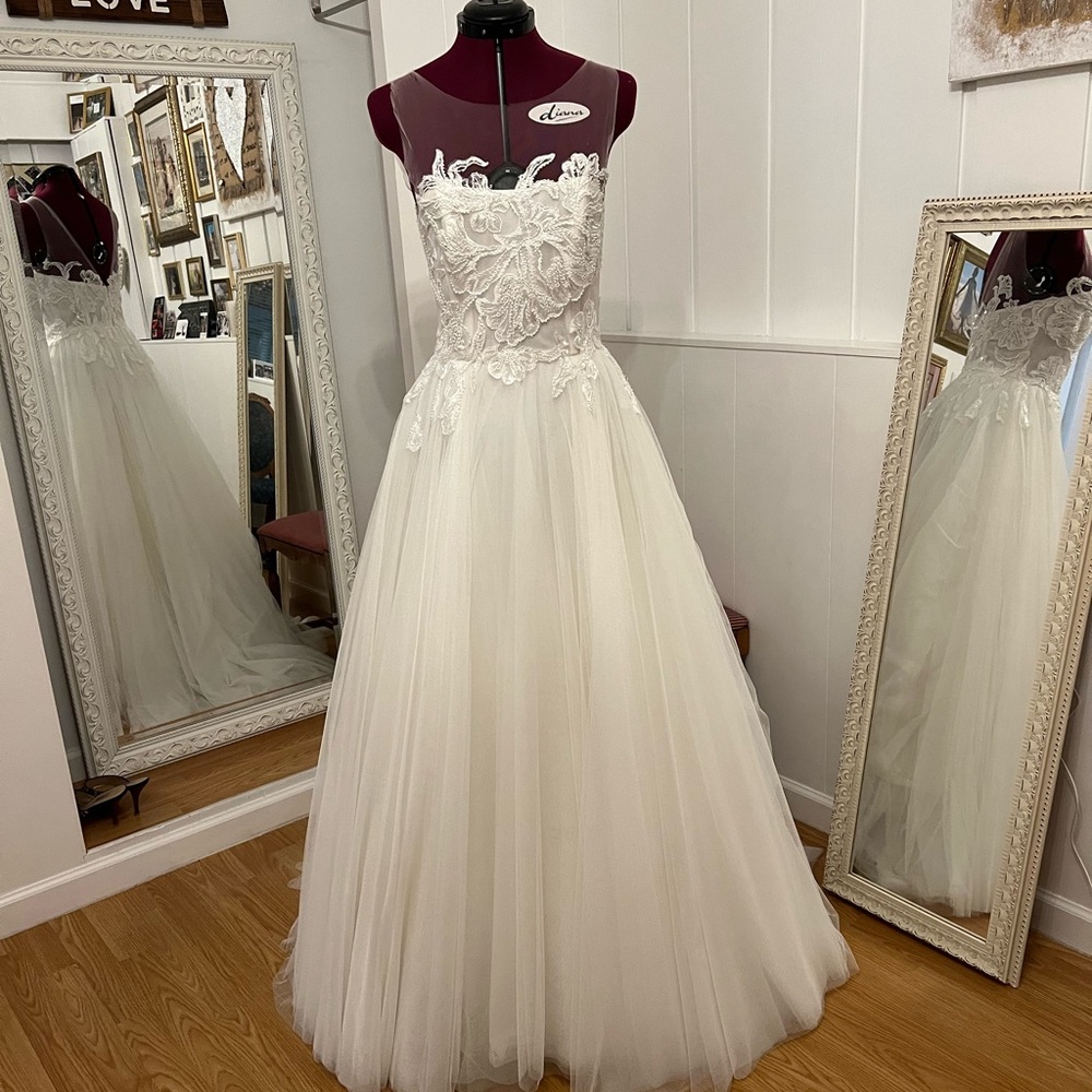 BNWT Nouvelle AMSALE, Adelaide, wedding dress, sz6